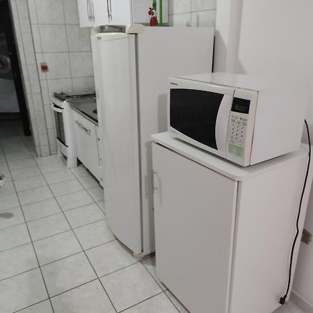 Kitinete Em Matinhos Com Piscina Villa Exterior photo