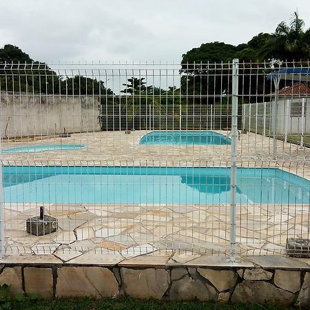 Kitinete Em Matinhos Com Piscina Villa Exterior photo