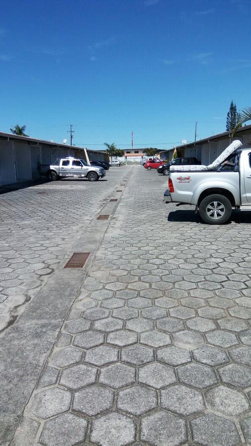 Kitinete Em Matinhos Com Piscina Villa Exterior photo